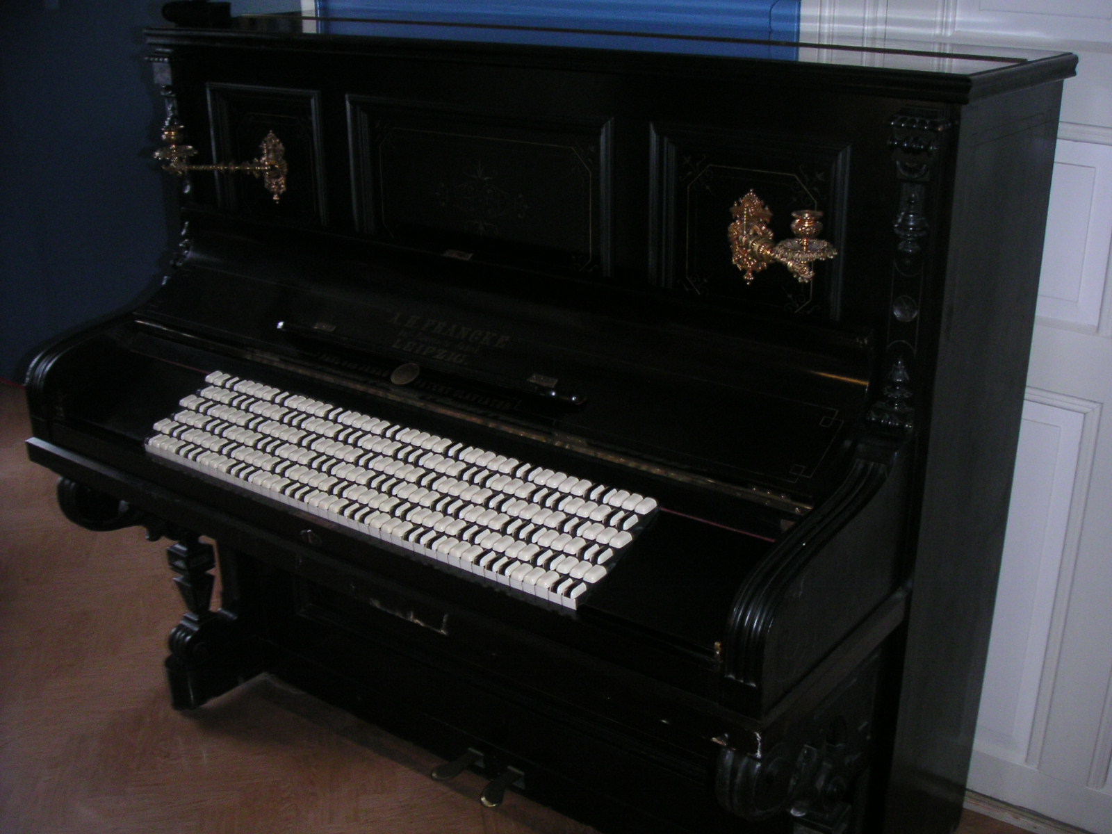 Janko
                      Piano